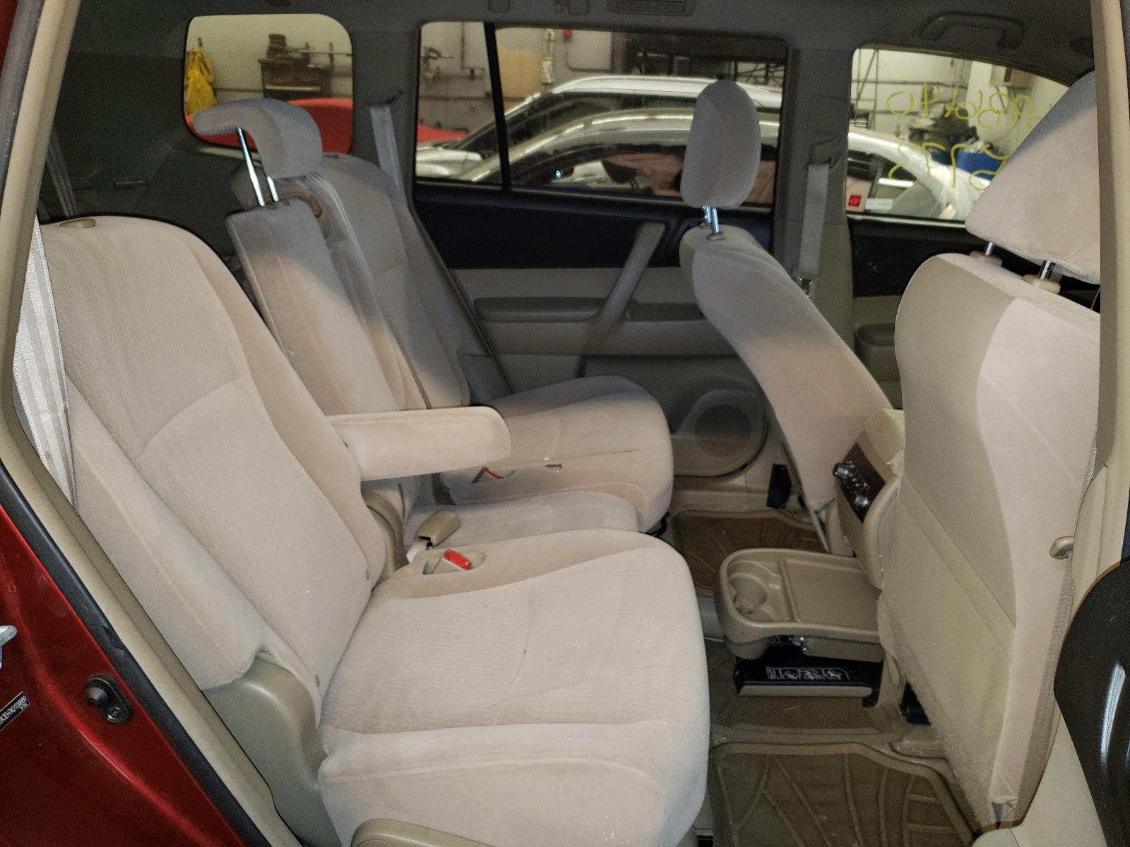 Photo 6 from auction – 2010 TOYOTA HIGHLANDER with VIN JTEZK3EH7A2104889