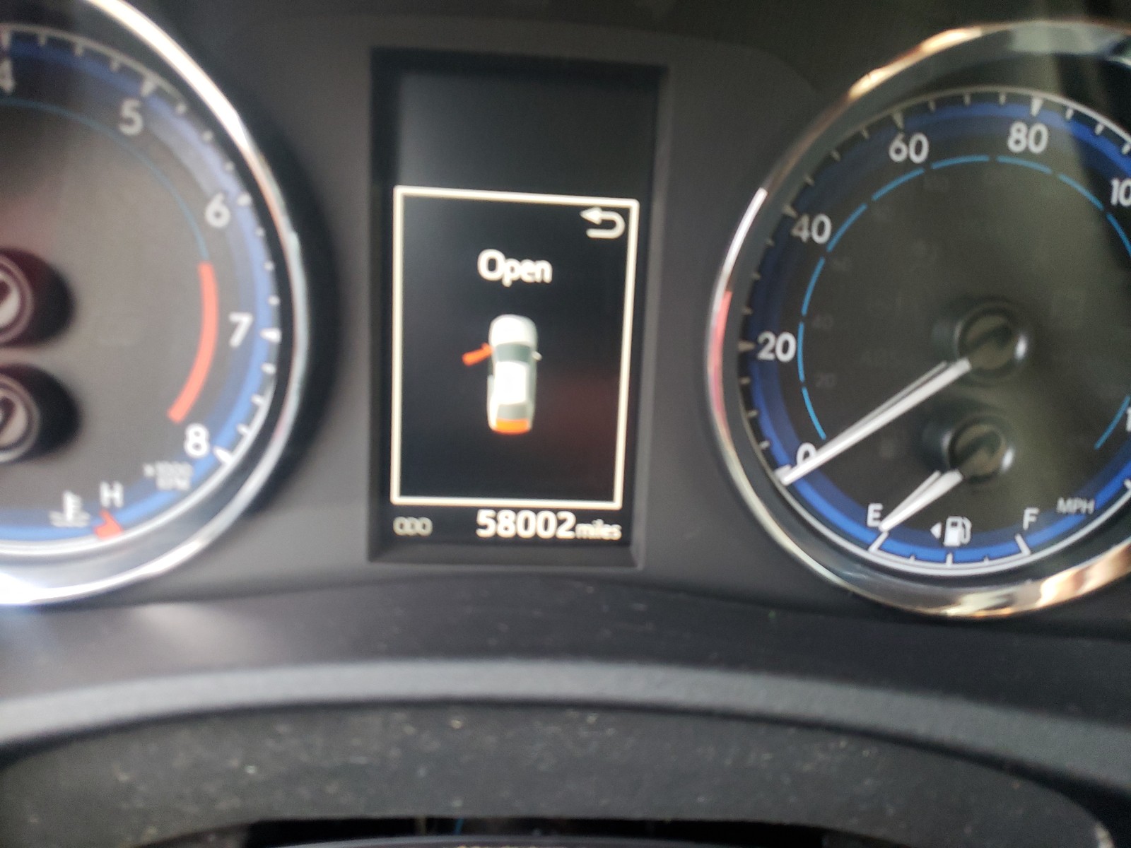 Photo 8 from auction – 2018 TOYOTA COROLLA L with VIN 2T1BURHE8JC075473