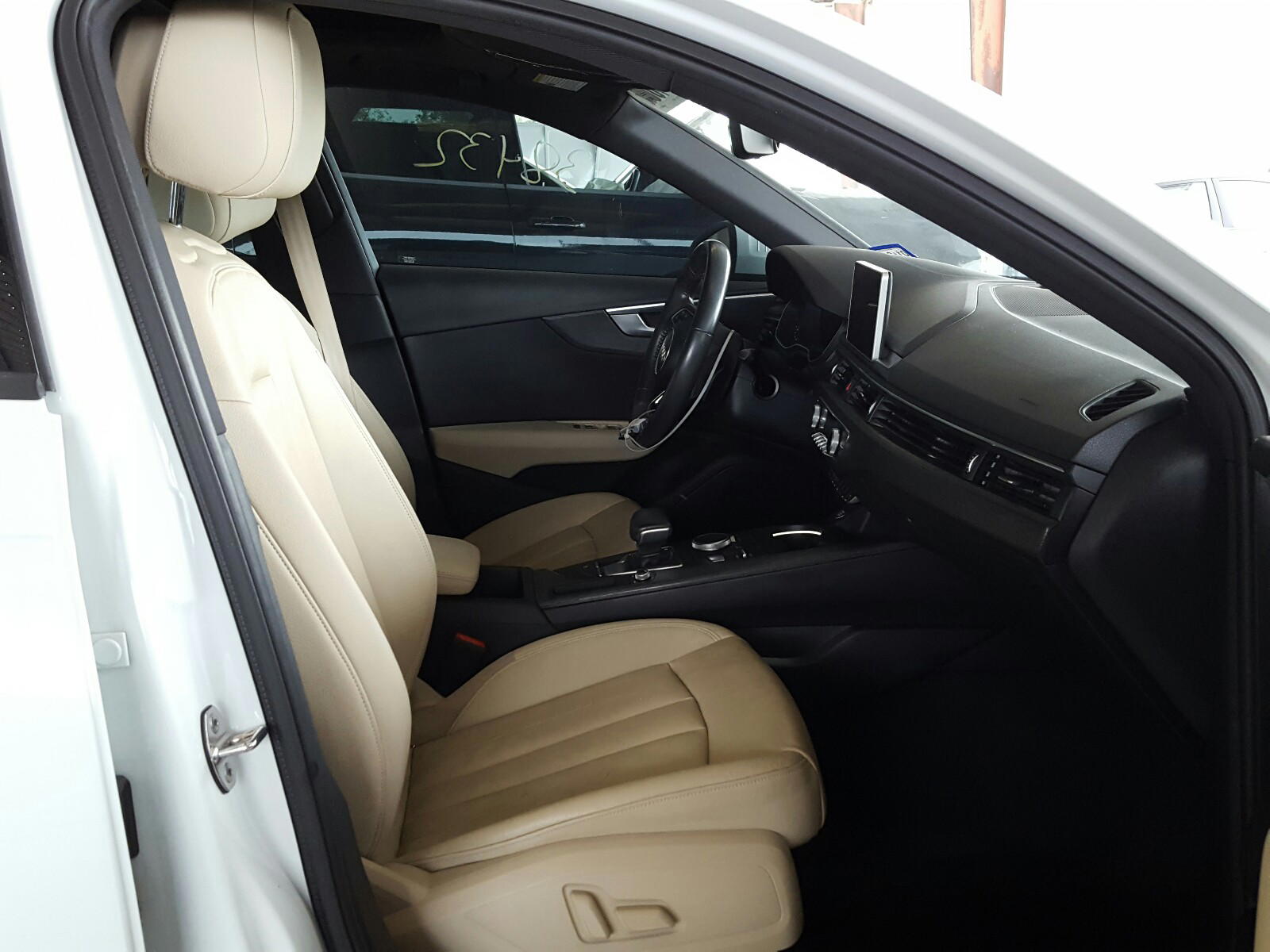 Photo 5 from auction – 2017 AUDI A4 ULTRA P with VIN WAUKMAF46HN056940