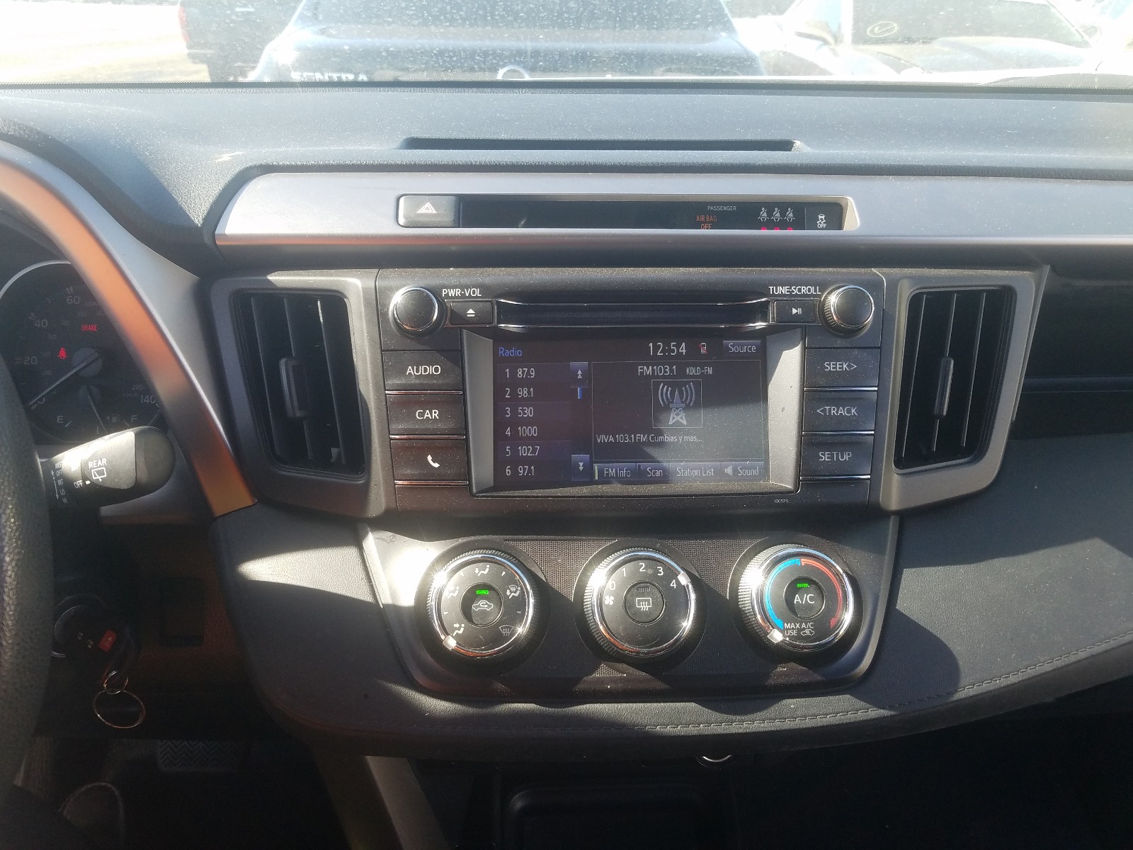 Photo 9 from auction – 2018 TOYOTA RAV4 LE with VIN JTMZFREV0JJ735930