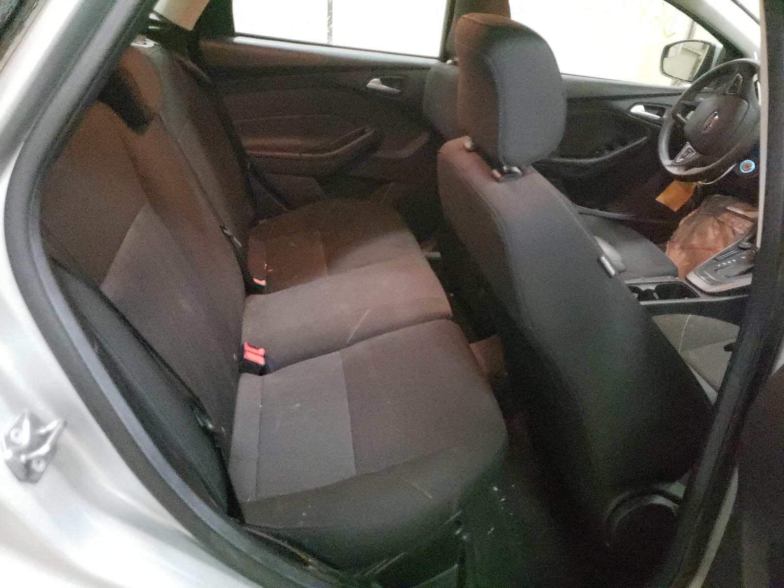 Photo 6 from auction – 2018 FORD FOCUS SE with VIN 1FADP3K24JL235603