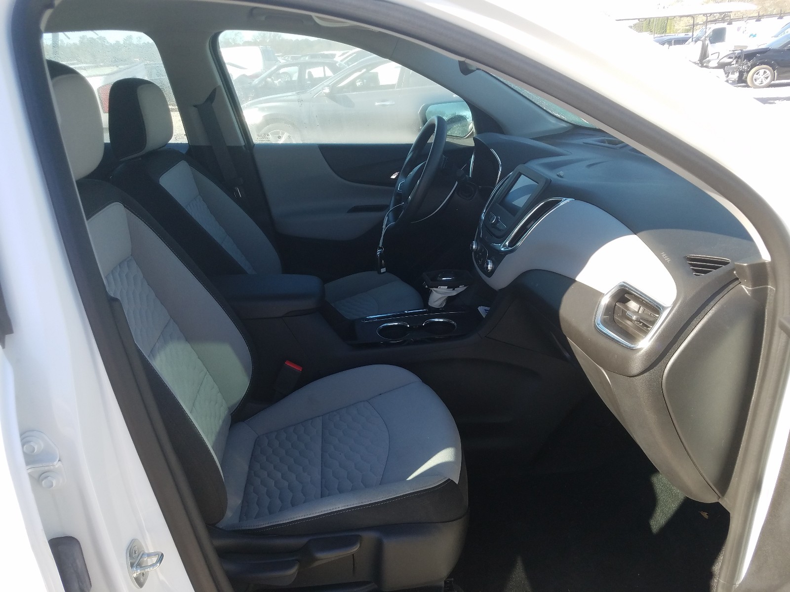 Photo 5 from auction – 2020 CHEVROLET EQUINOX LS with VIN 2GNAXSEV6L6189028