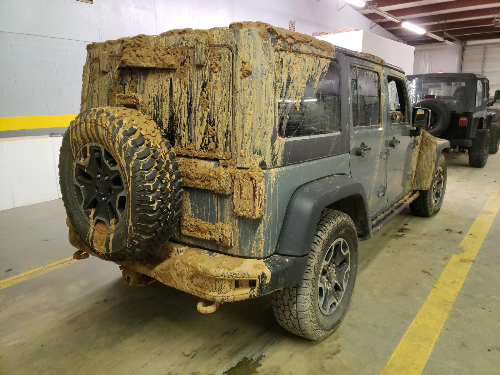 Photo 4 from auction – 2015 JEEP WRANGLER U with VIN 1C4BJWFG2FL714619