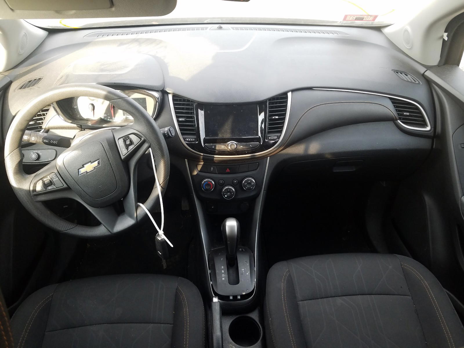 Photo 9 from auction – 2017 CHEVROLET TRAX 1LT with VIN 3GNCJLSB7HL180917