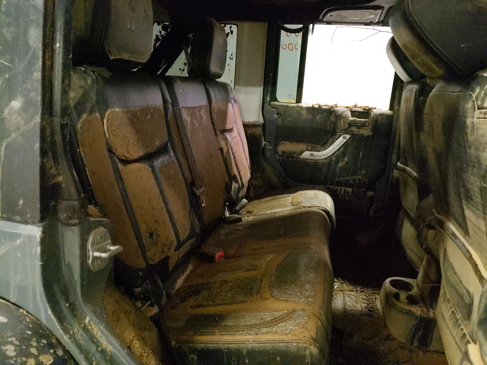 Photo 6 from auction – 2015 JEEP WRANGLER U with VIN 1C4BJWFG2FL714619