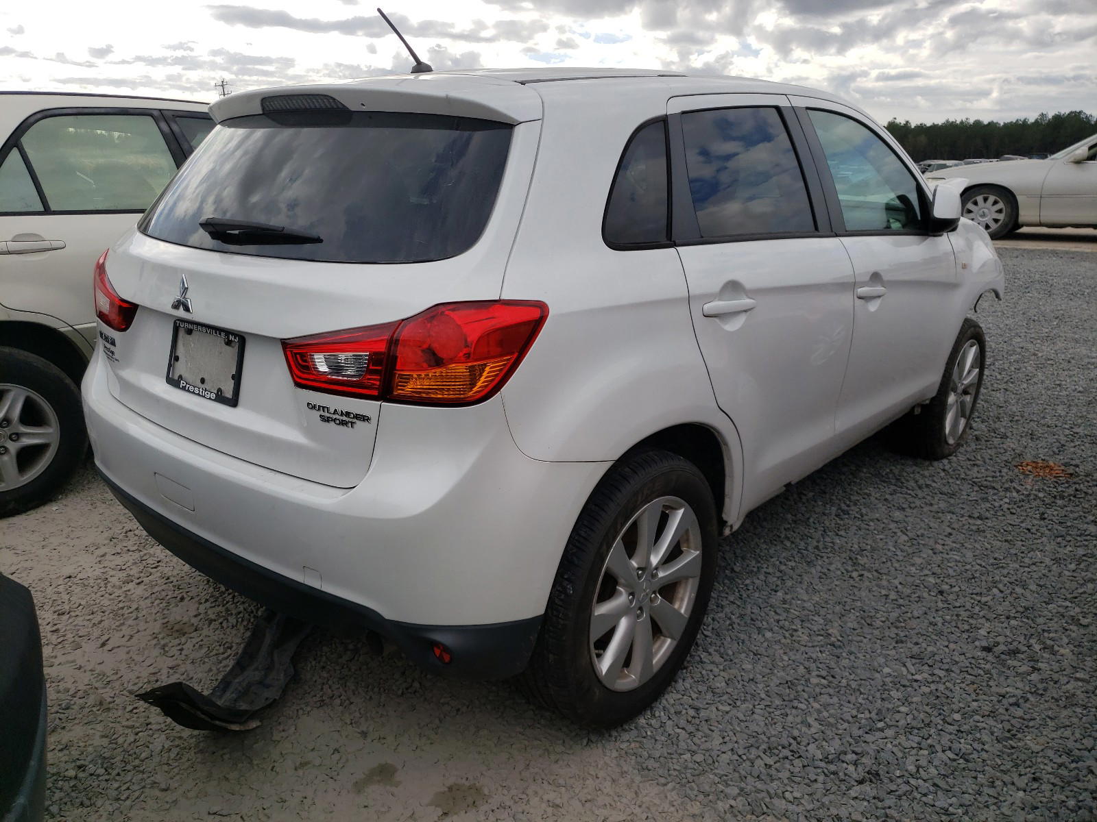 Photo 4 from auction – 2015 MITSUBISHI OUTLANDER with VIN 4A4AP3AU3FE008357