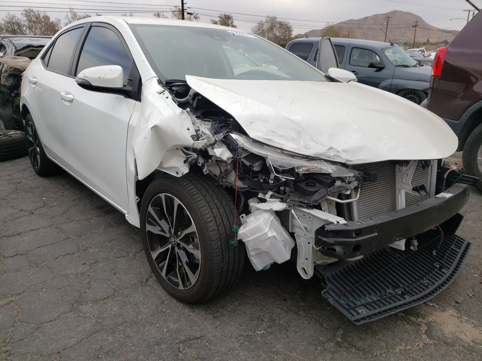TOYOTA COROLLA L 2018 z numerem VIN 5YFBURHEXJP848279 - Zdjęcie z aukcji