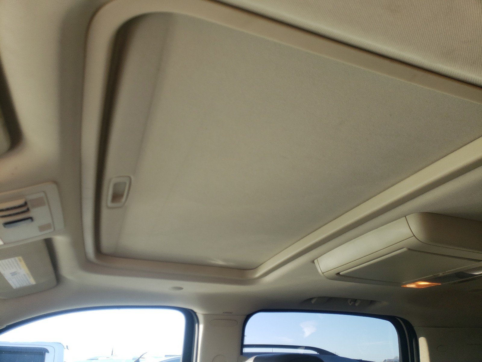 Photo 9 from auction – 2010 CADILLAC ESCALADE with VIN 1GYUKKEF4AR266617