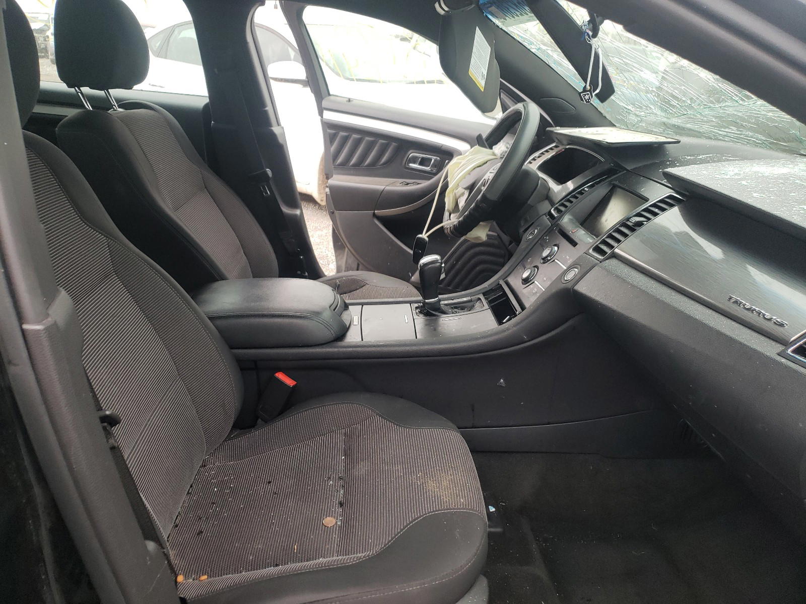 Photo 5 from auction – 2015 FORD TAURUS SEL with VIN 1FAHP2E84FG208624