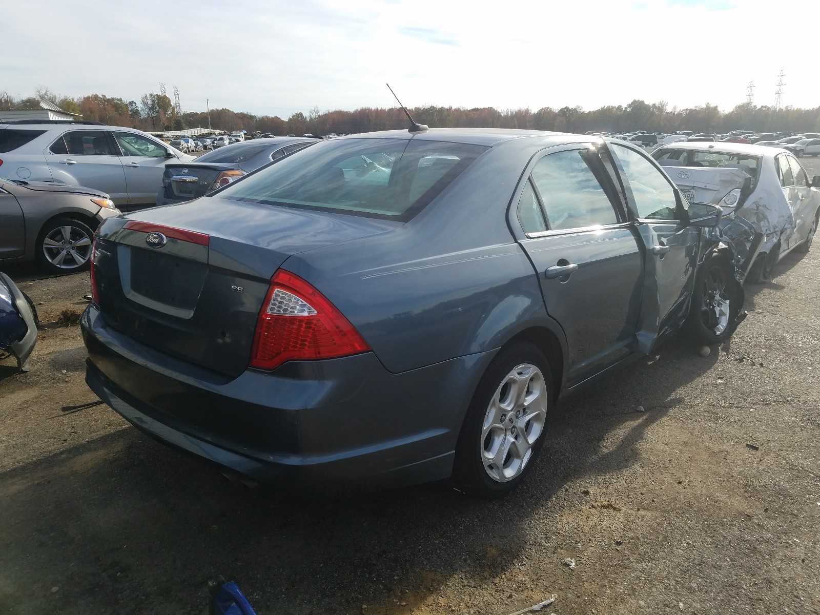 Photo 4 from auction – 2011 FORD FUSION SE with VIN 3FAHP0HA5BR276145