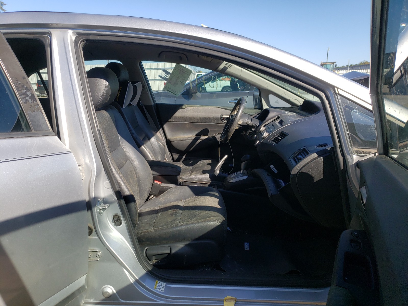 Photo 5 from auction – 2011 HONDA CIVIC LX-S with VIN 19XFA1F64BE027981