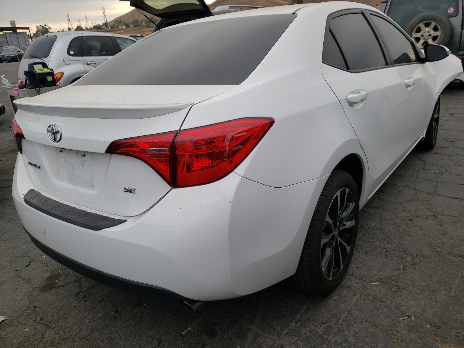 Photo 4 from auction – 2018 TOYOTA COROLLA L with VIN 5YFBURHEXJP848279