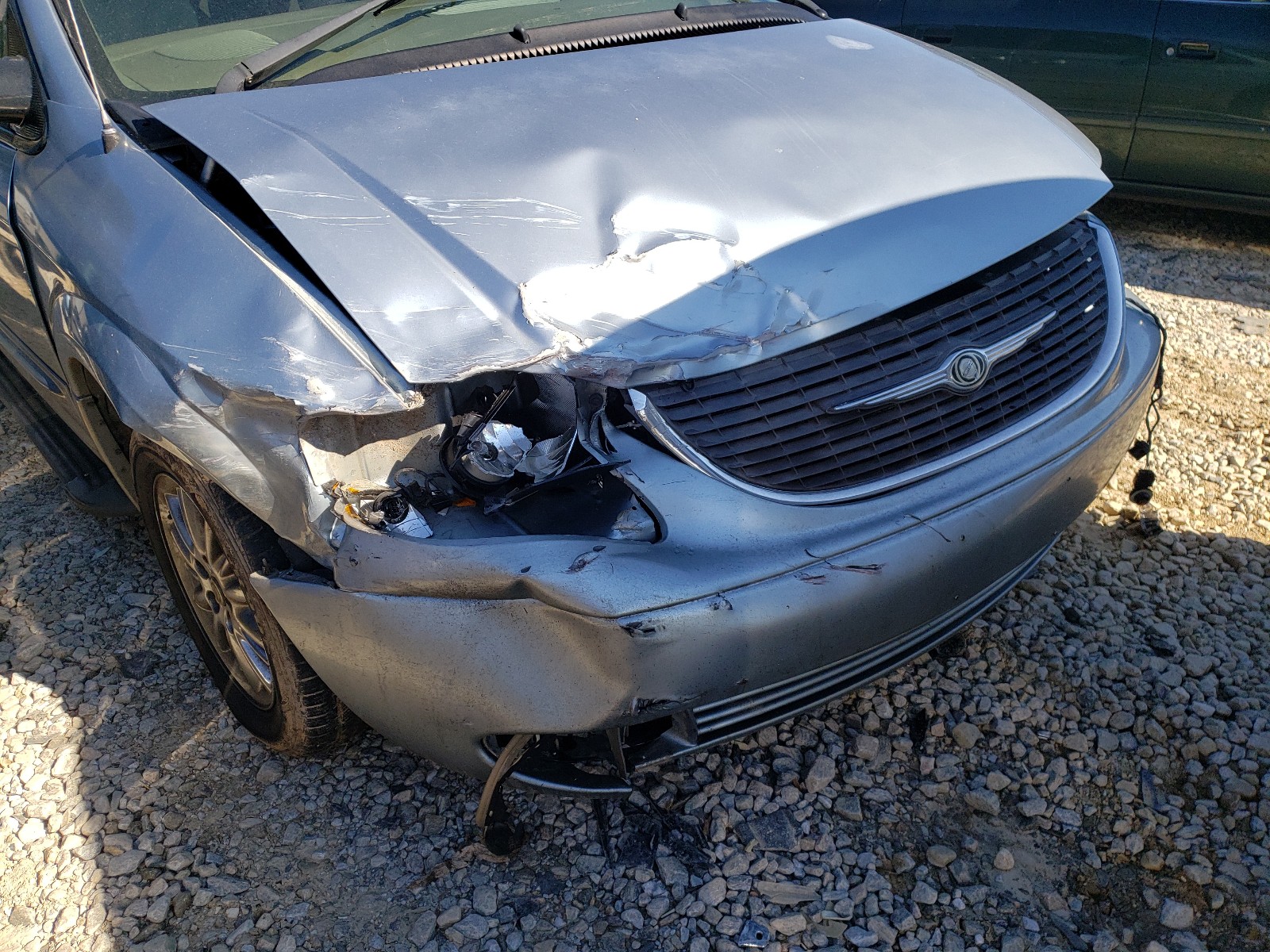 Photo 9 from auction – 2003 CHRYSLER TOWN & COU with VIN 2C8GP64L83R108098
