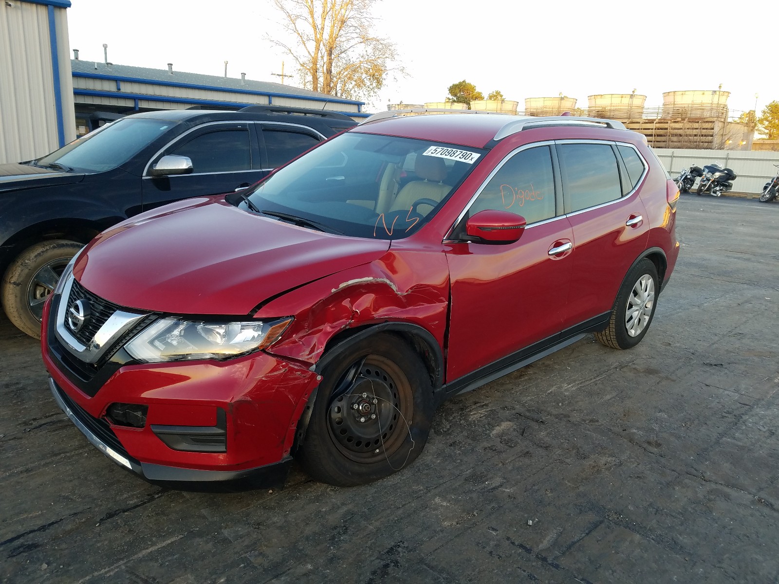 Photo 2 from auction – 2017 NISSAN ROGUE S with VIN JN8AT2MT6HW393592