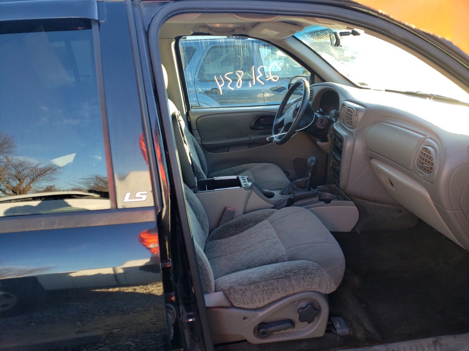 Photo 5 from auction – 2002 CHEVROLET TRAILBLAZE with VIN 1GNDT13S122425219