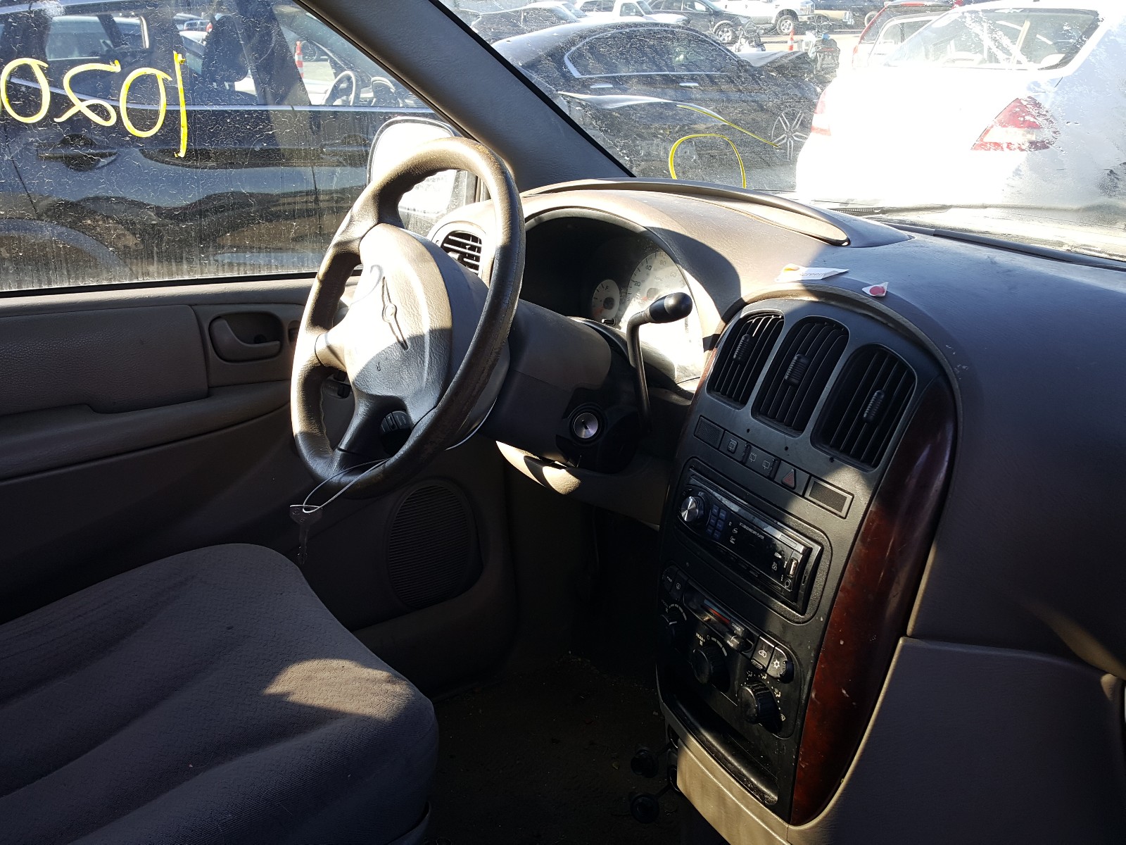 Photo 9 from auction – 2002 CHRYSLER TOWN & COU with VIN 2C4GP44332R519607
