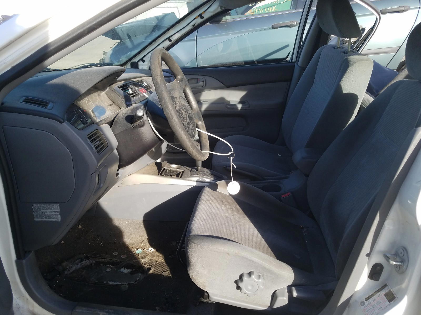 Photo 5 from auction – 2004 MITSUBISHI LANCER with VIN JA3AJ26E14U045400
