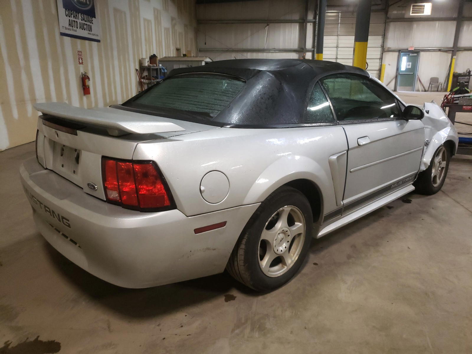 Photo 4 from auction – 2004 FORD MUSTANG with VIN 1FAFP44624F147361