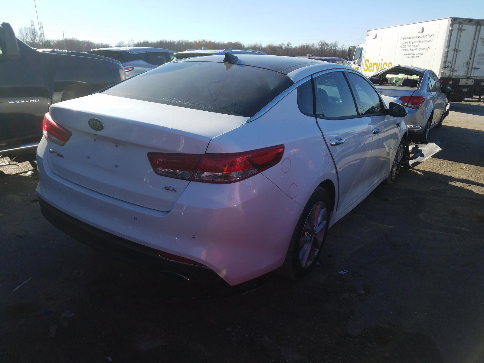 Photo 4 from auction – 2017 KIA OPTIMA EX with VIN 5XXGU4L32HG167213