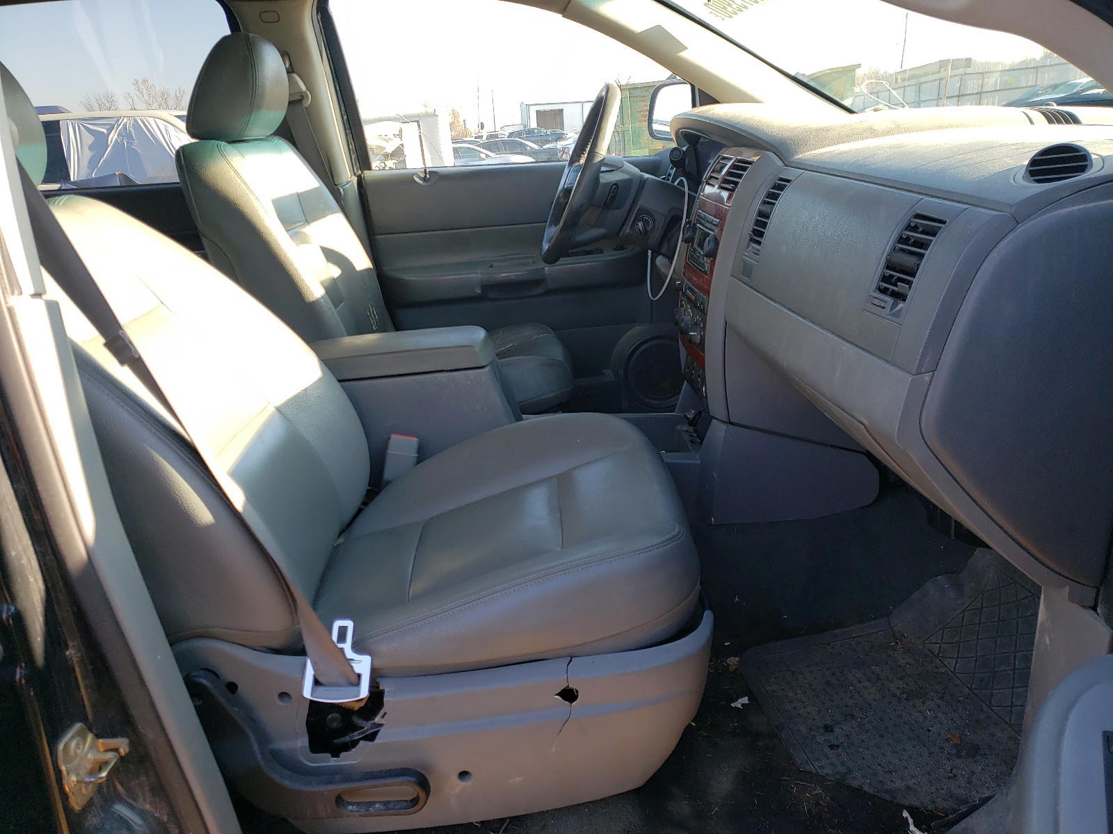 Photo 5 from auction – 2005 DODGE DURANGO SL with VIN 1D4HB48D45F546089