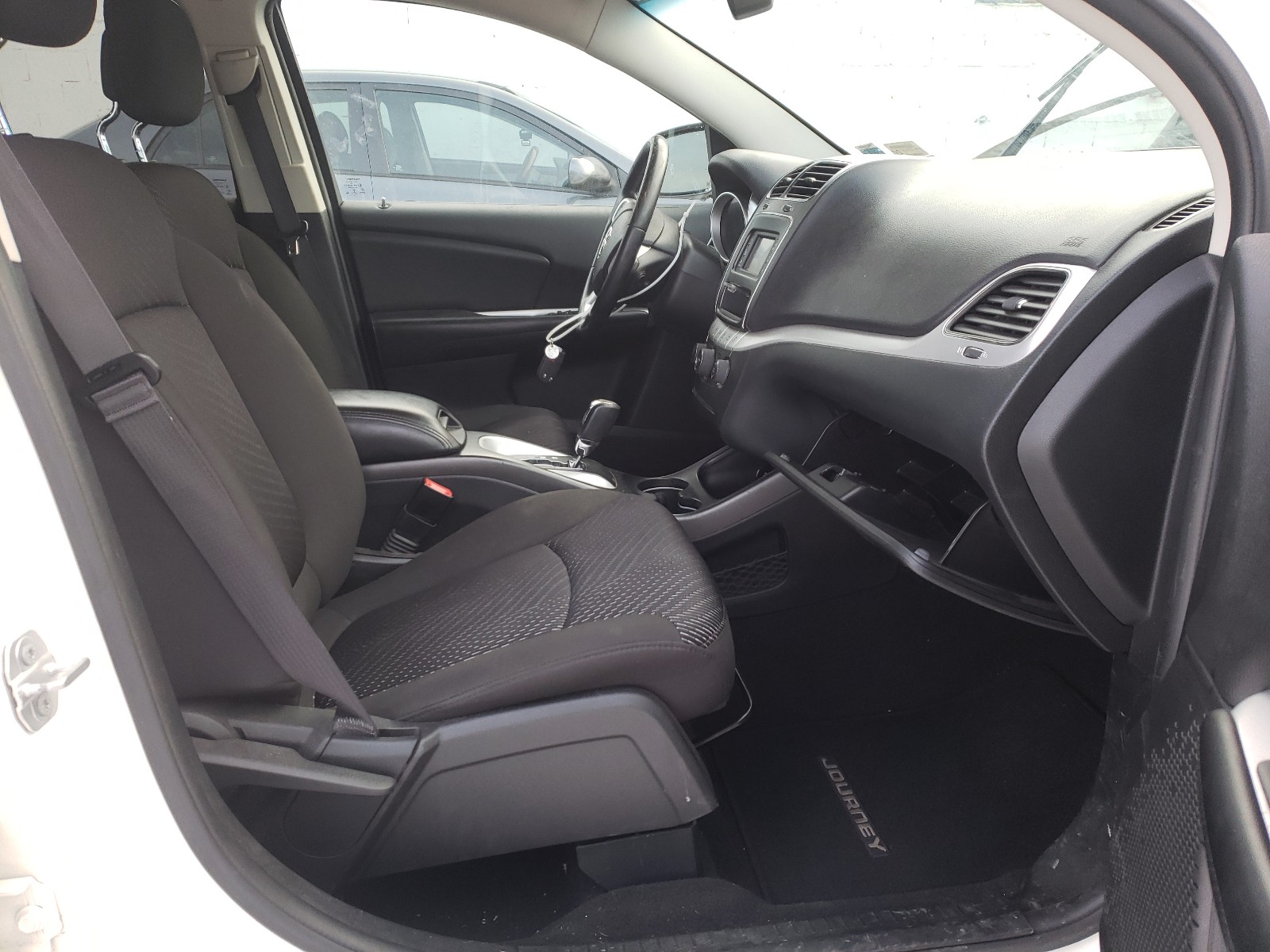 Photo 5 from auction – 2016 DODGE JOURNEY SE with VIN 3C4PDCAB9GT234428