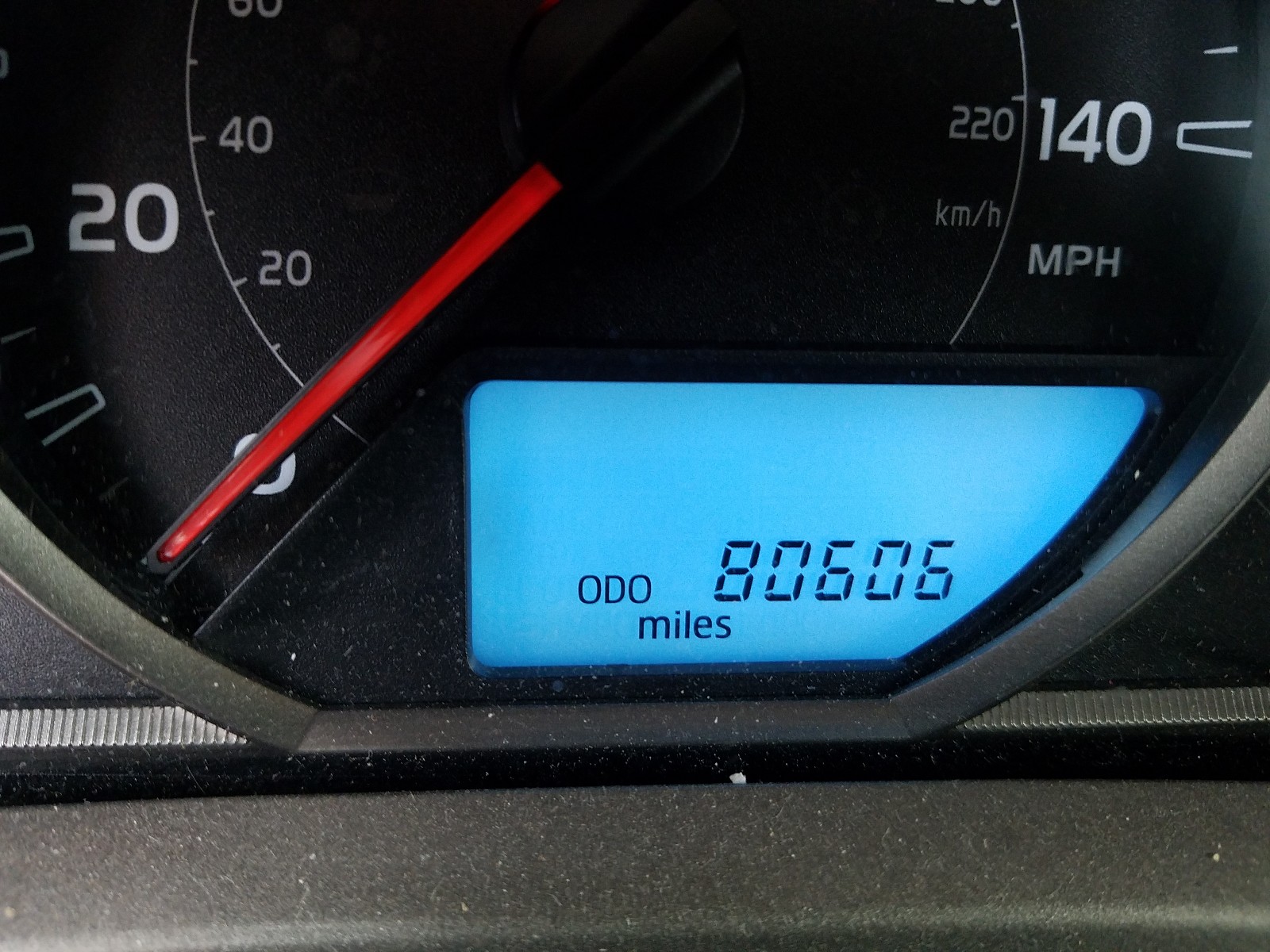 Photo 8 from auction – 2015 TOYOTA RAV4 LE with VIN JTMZFREV6FJ056493