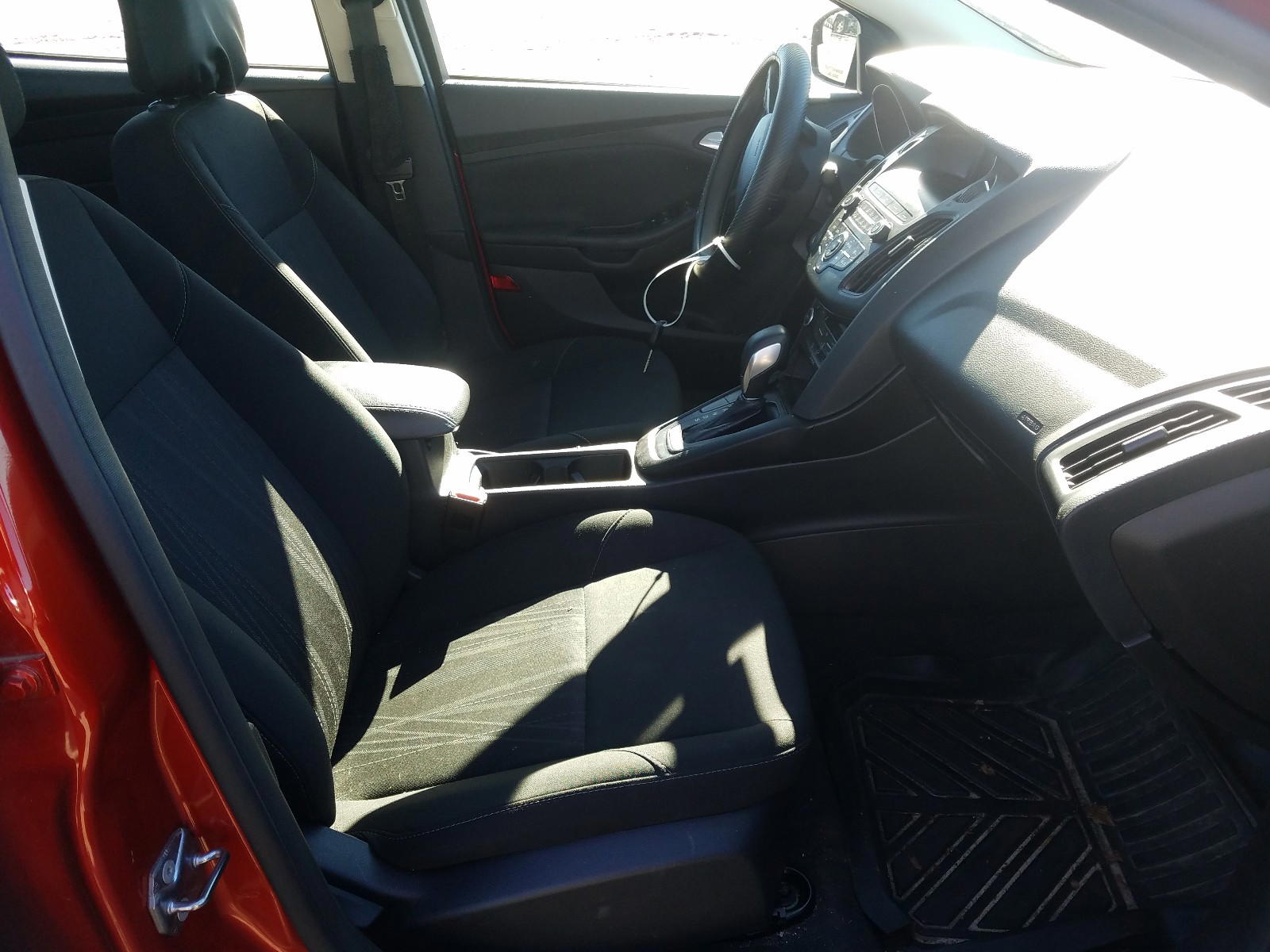 Photo 5 from auction – 2018 FORD FOCUS SE with VIN 1FADP3FE3JL265244