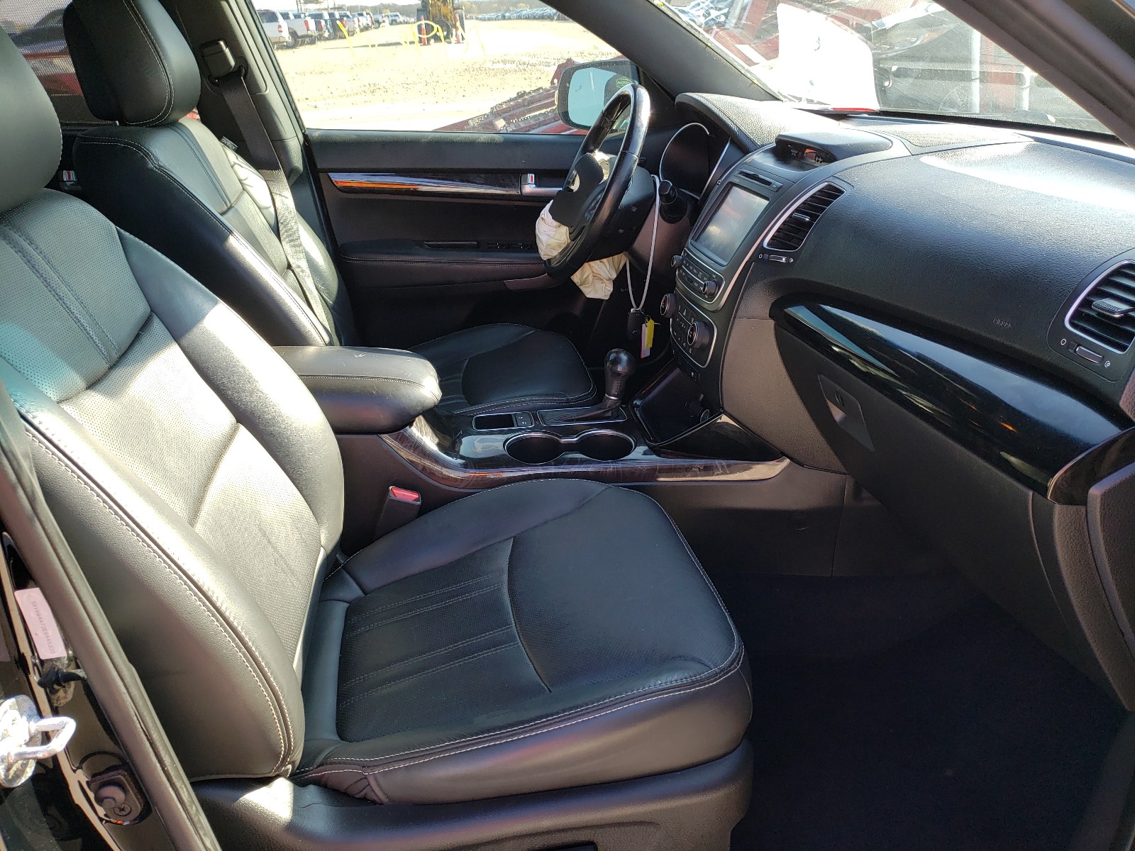Photo 5 from auction – 2014 KIA SORENTO SX with VIN 5XYKW4A73EG445330