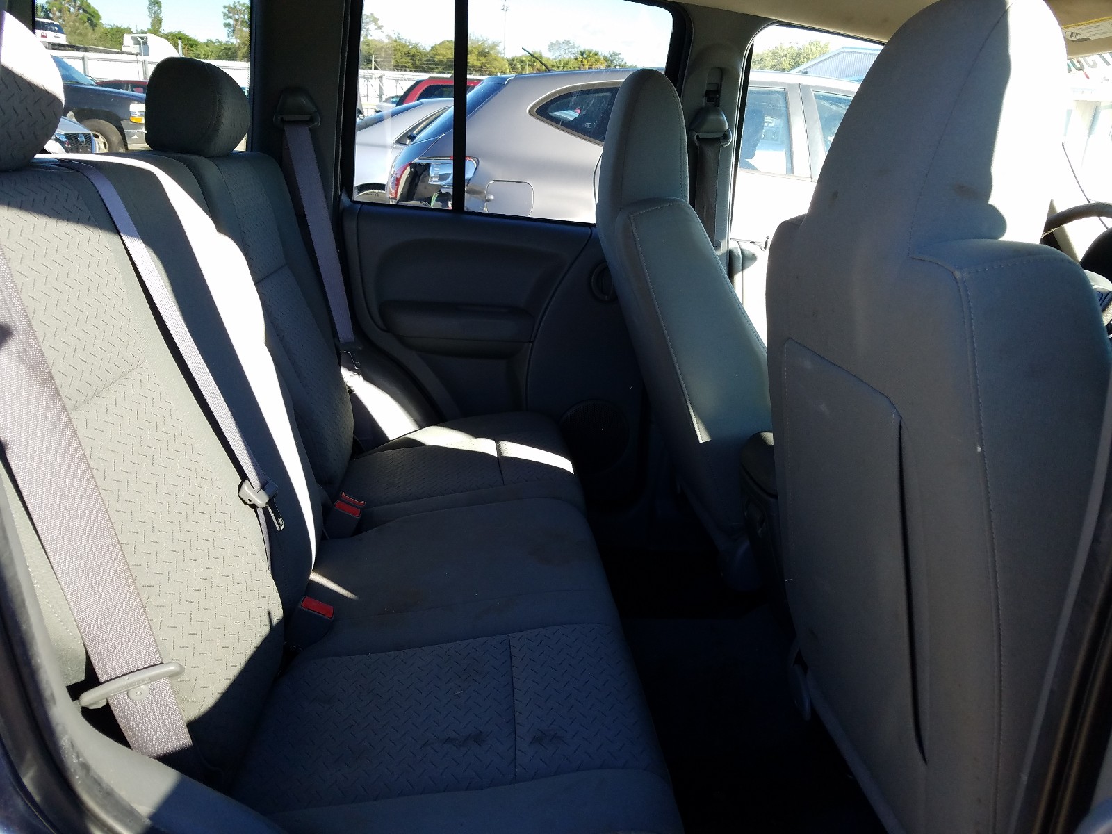Photo 6 from auction – 2006 JEEP LIBERTY with VIN 1J4GL38K96W219505