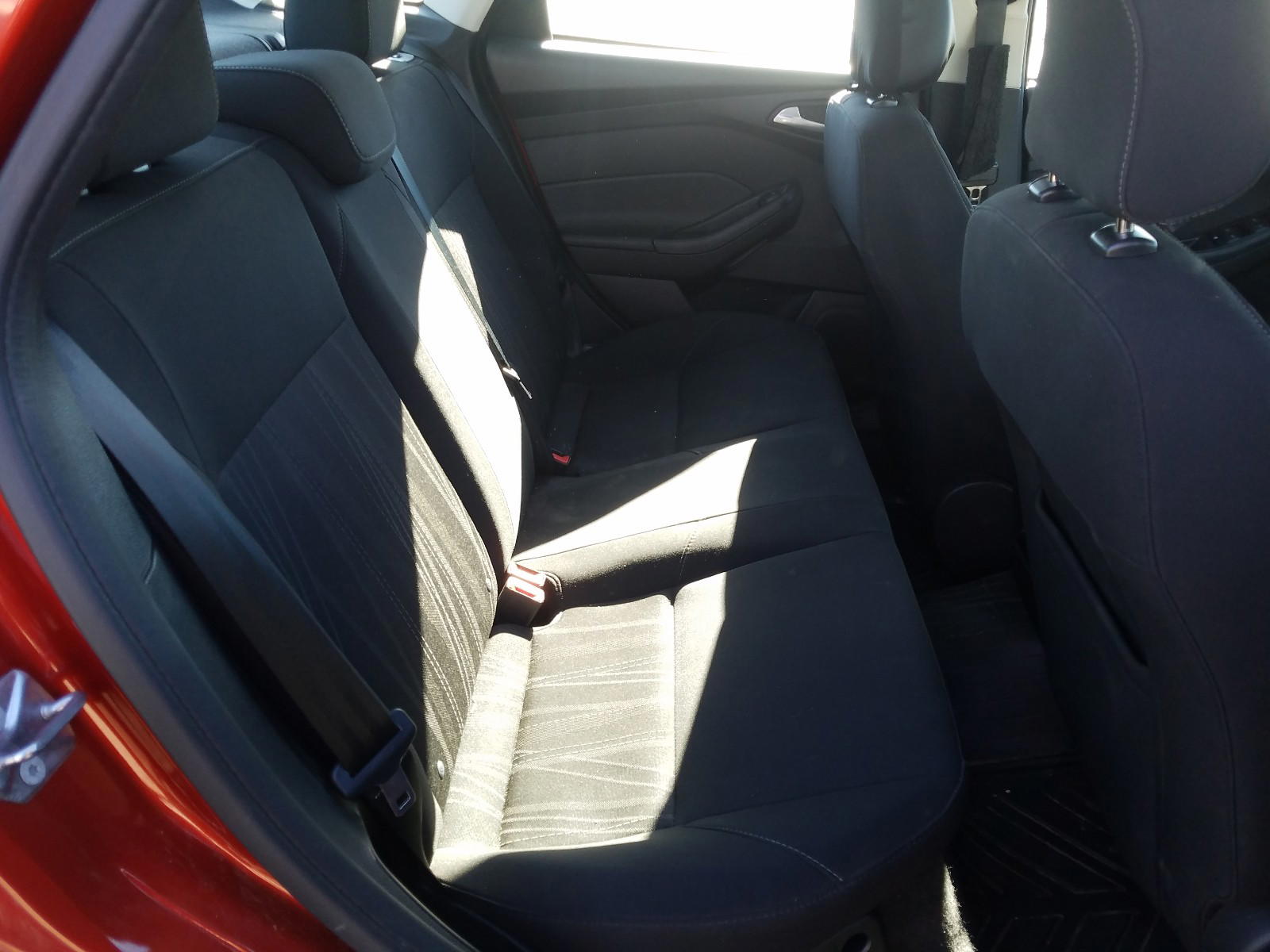 Photo 6 from auction – 2018 FORD FOCUS SE with VIN 1FADP3FE3JL265244