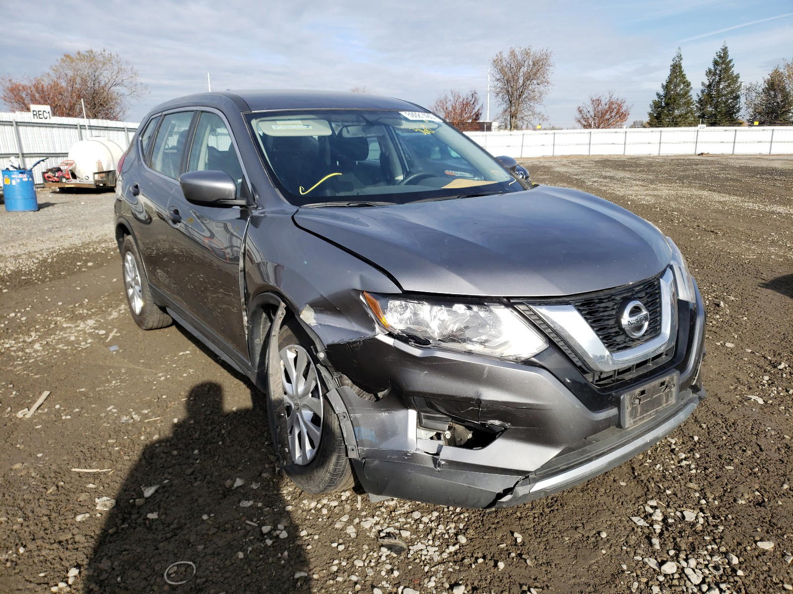 NISSAN ROGUE S 2017 with VIN KNMAT2MTXHP530040 - Photo from auction