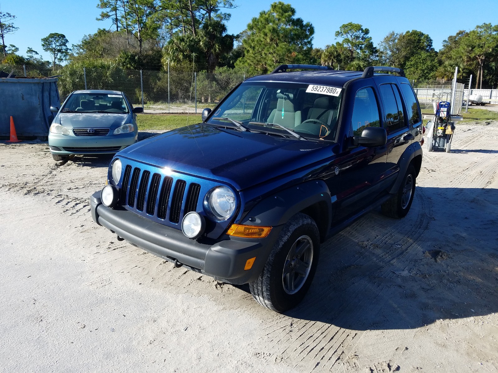 Photo 2 from auction – 2006 JEEP LIBERTY with VIN 1J4GL38K96W219505