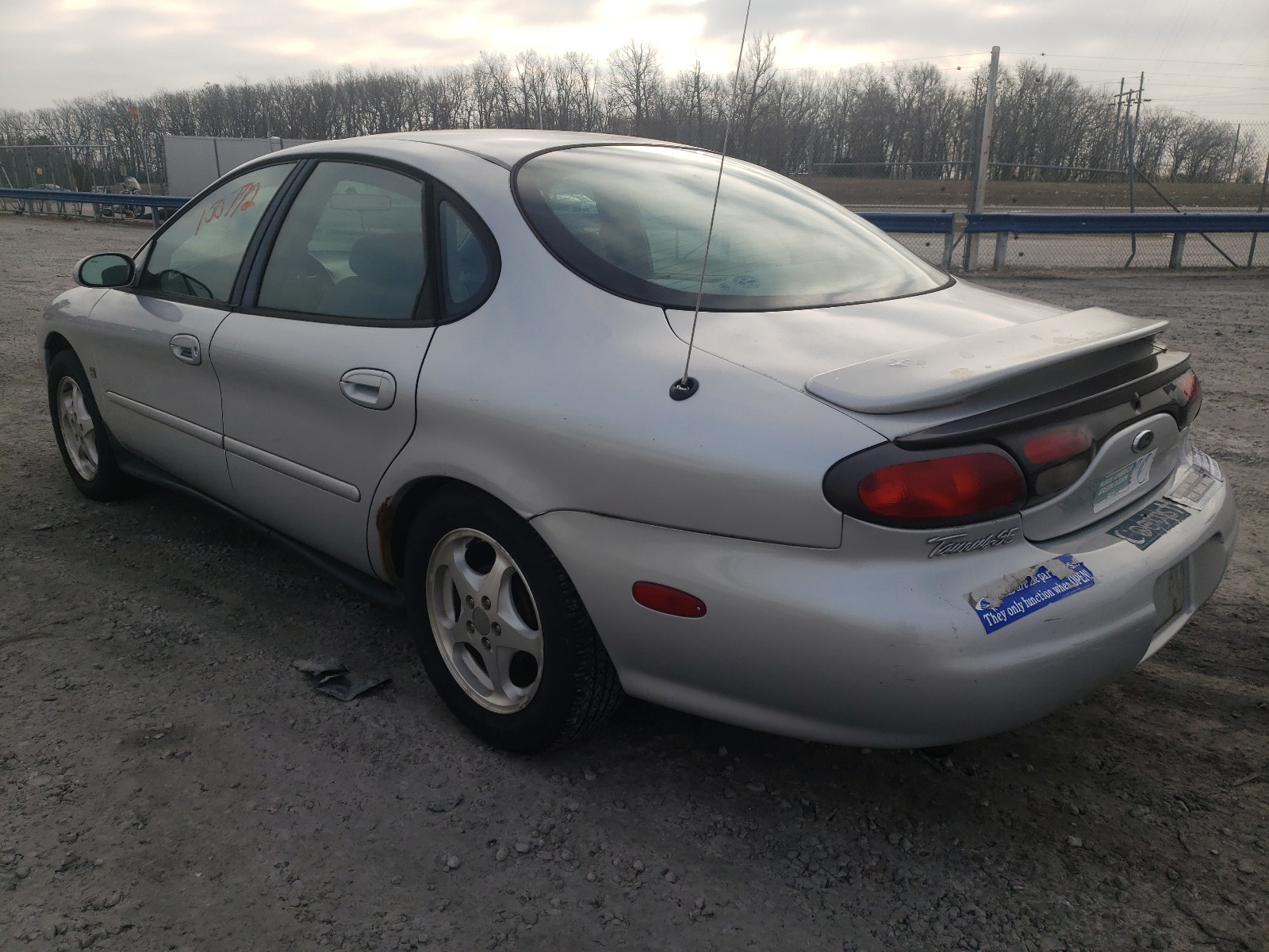 Photo 3 from auction – 1999 FORD TAURUS SE with VIN 1FAFP53S1XG327756