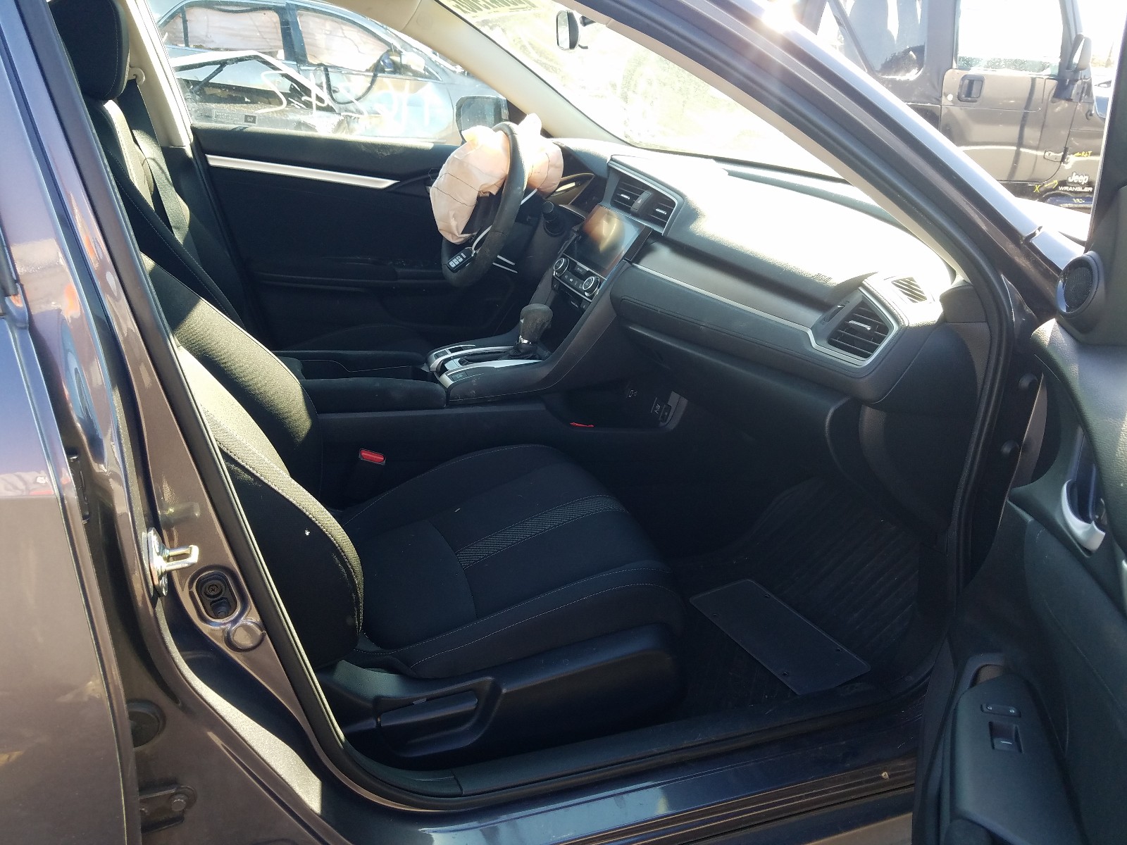 Photo 5 from auction – 2017 HONDA CIVIC EX with VIN 19XFC1F38HE023103