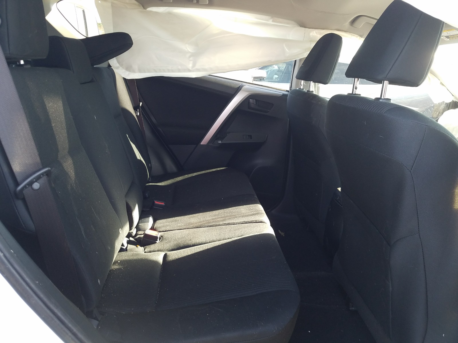 Photo 6 from auction – 2017 TOYOTA RAV4 LE with VIN JTMZFREV8HJ719310