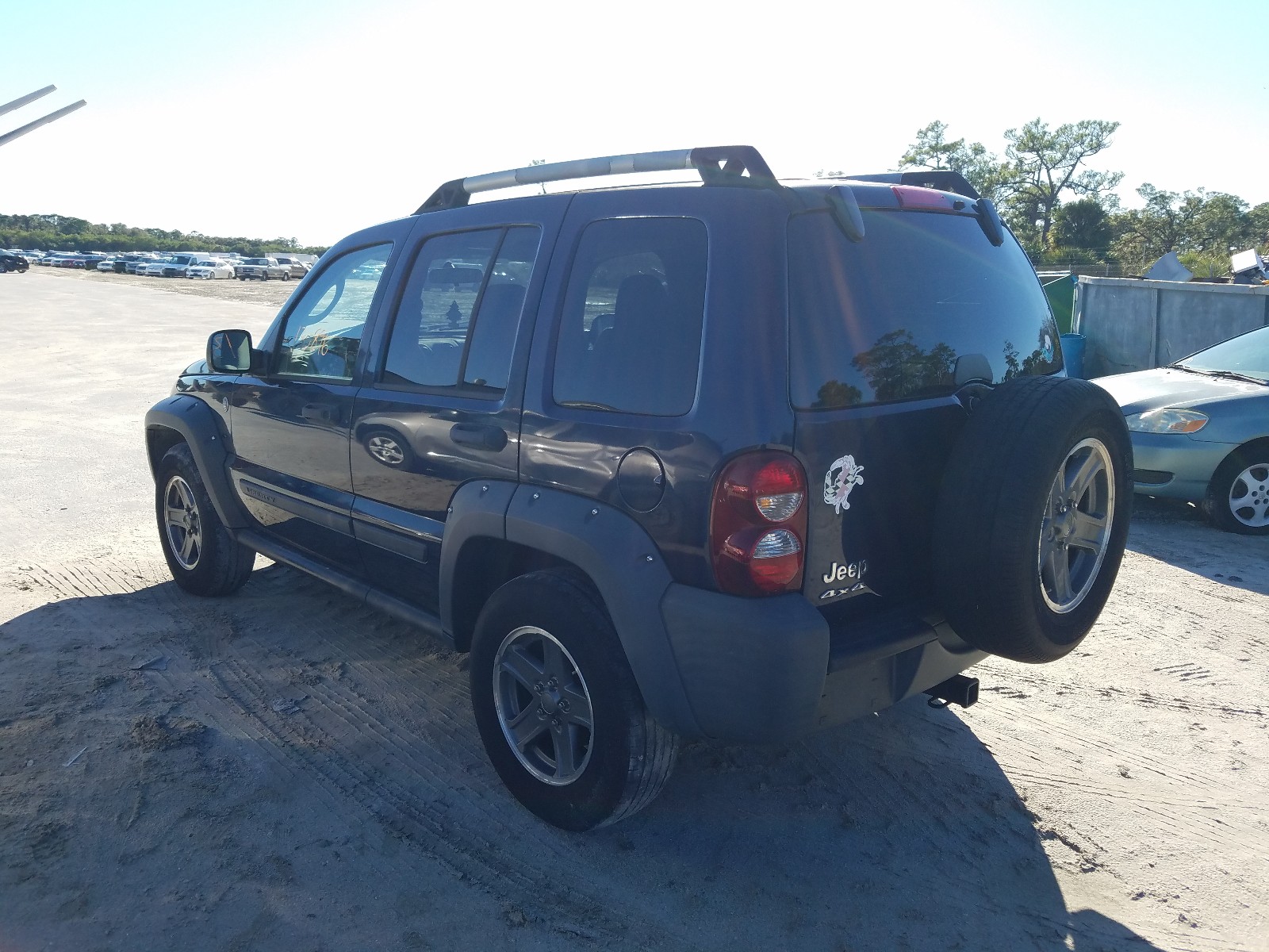Photo 3 from auction – 2006 JEEP LIBERTY with VIN 1J4GL38K96W219505