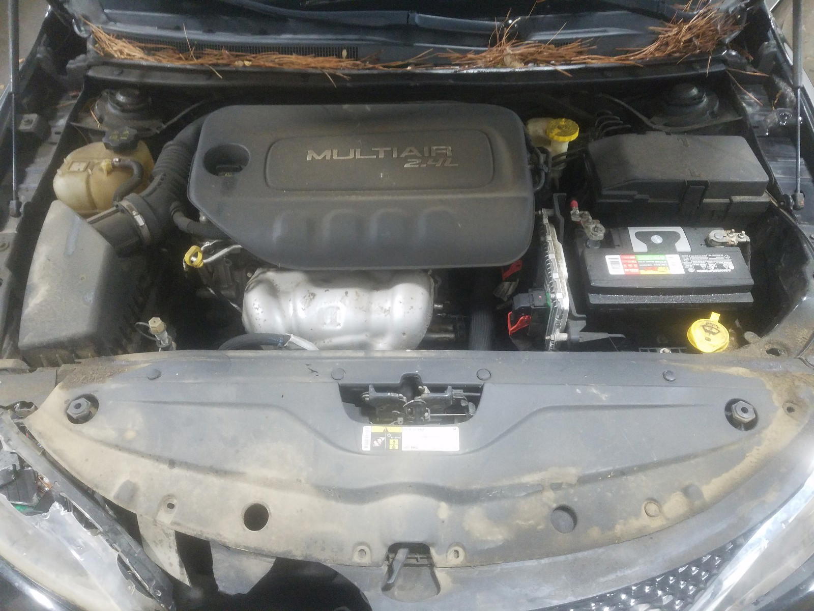 Photo 7 from auction – 2015 CHRYSLER 200 LIMITE with VIN 1C3CCCAB4FN504542