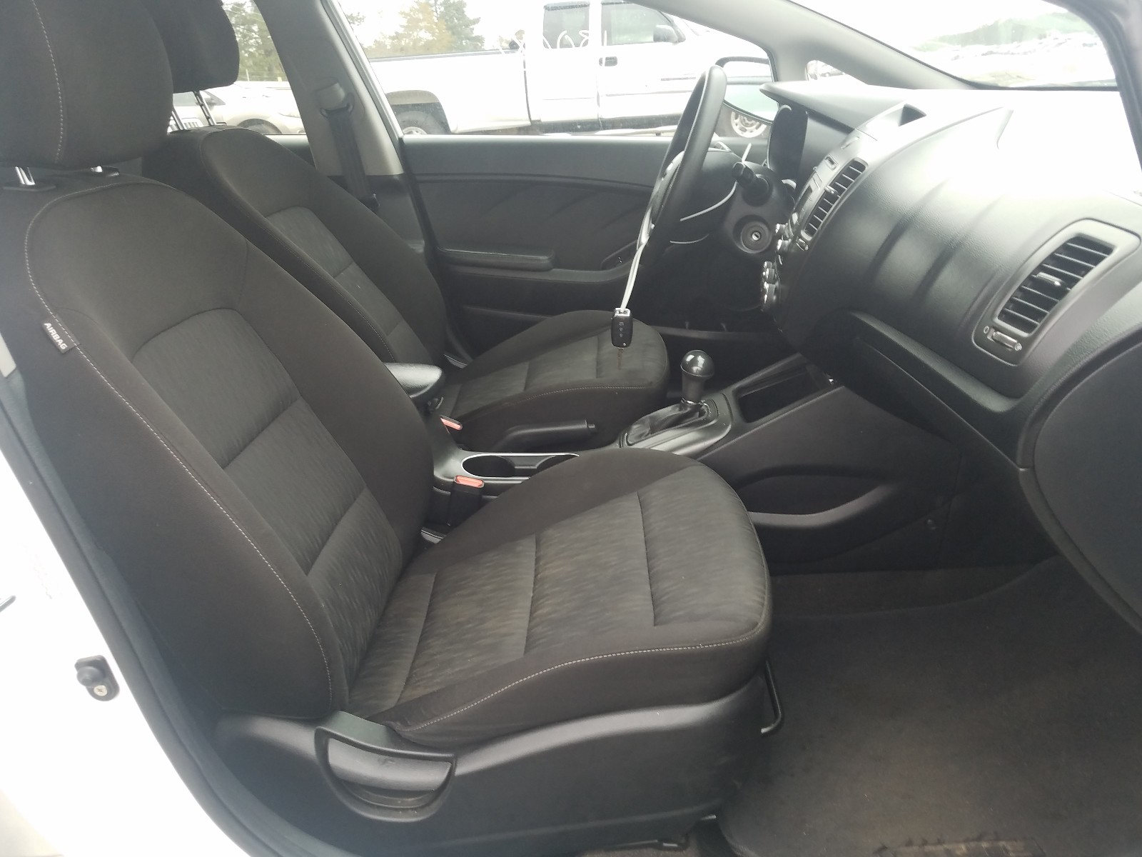 Photo 5 from auction – 2016 KIA FORTE LX with VIN KNAFK4A6XG5461375