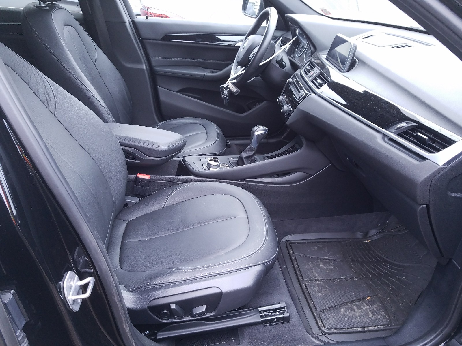 Photo 5 from auction – 2018 BMW X1 XDRIVE2 with VIN WBXHT3C35J5K29072