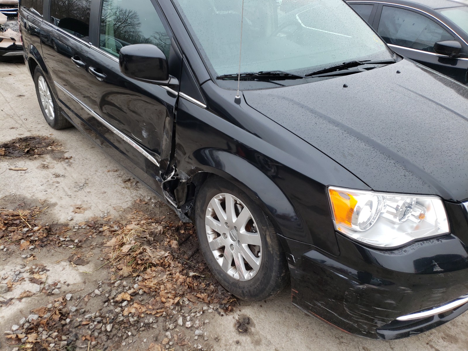 Photo 9 from auction – 2014 CHRYSLER TOWN & COU with VIN 2C4RC1BG7ER208632