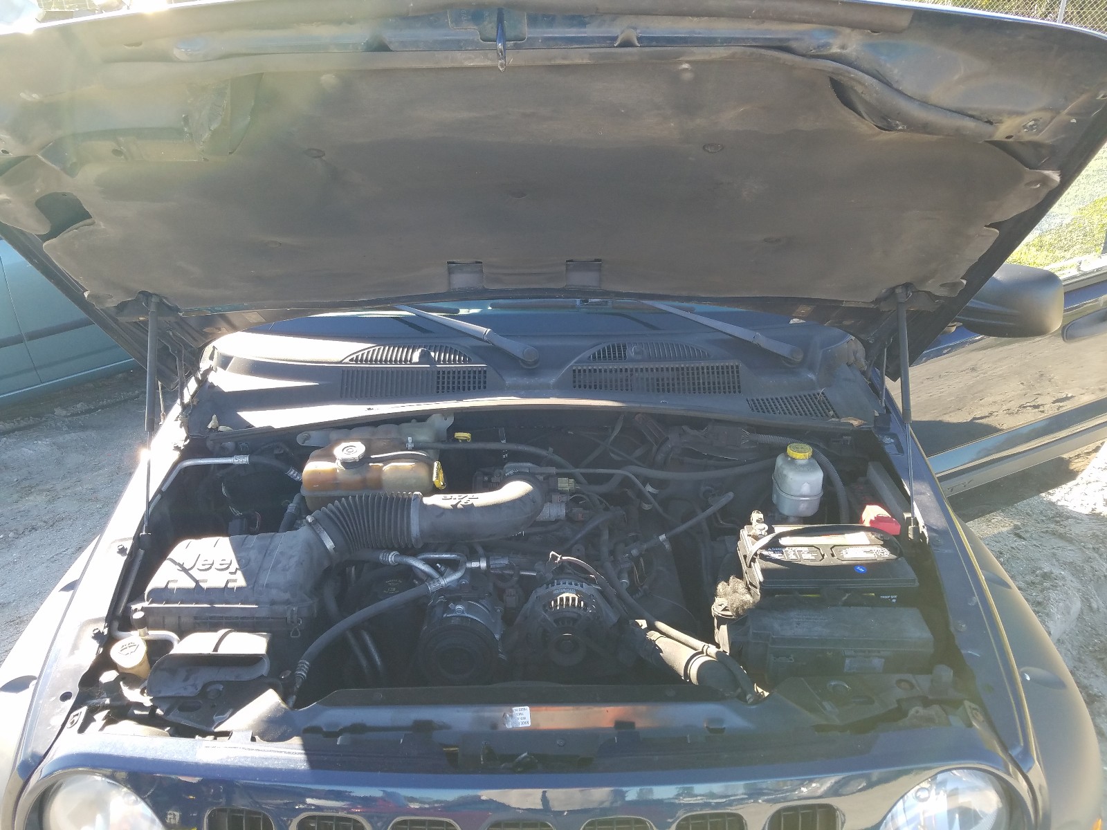 Photo 7 from auction – 2006 JEEP LIBERTY with VIN 1J4GL38K96W219505