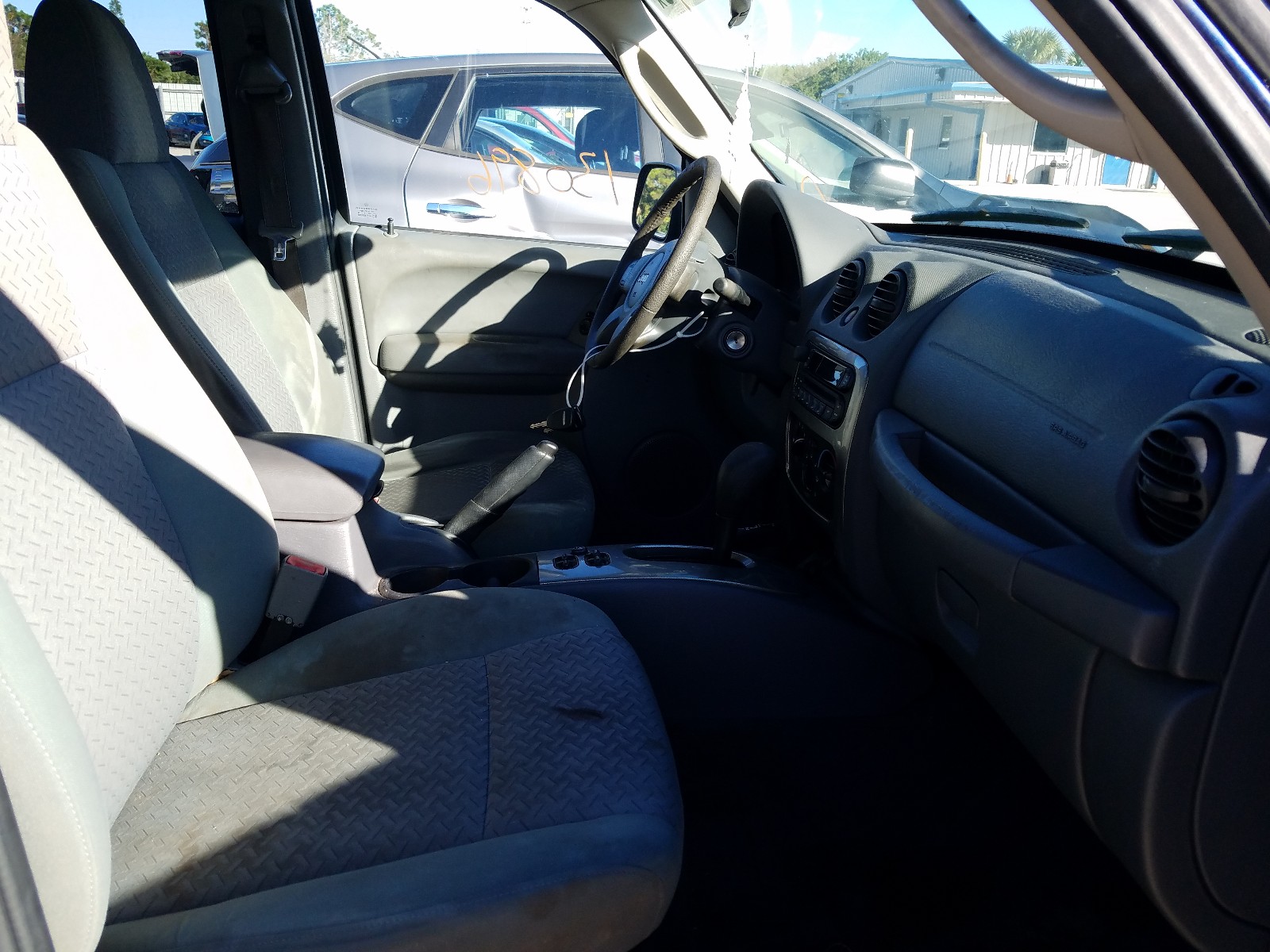 Photo 5 from auction – 2006 JEEP LIBERTY with VIN 1J4GL38K96W219505
