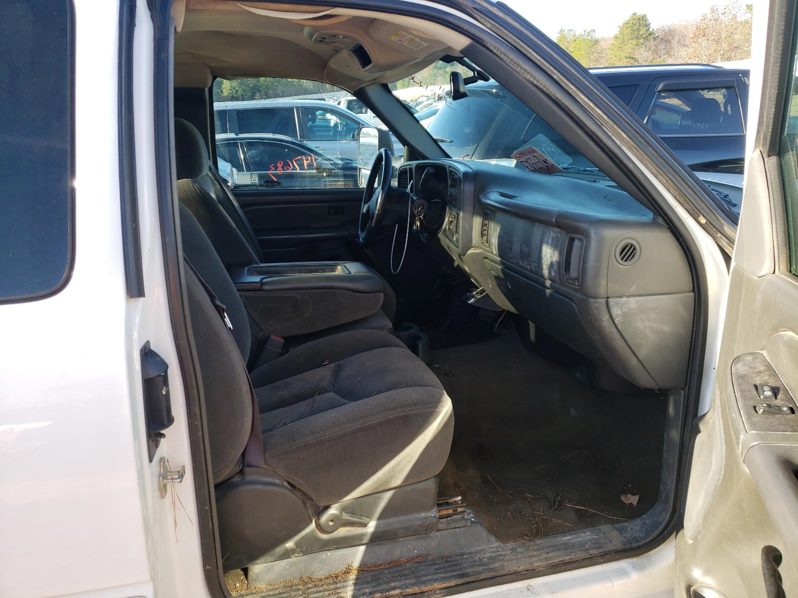 Photo 5 from auction – 2006 CHEVROLET SILVERADO with VIN 1GCHC29U86E271993