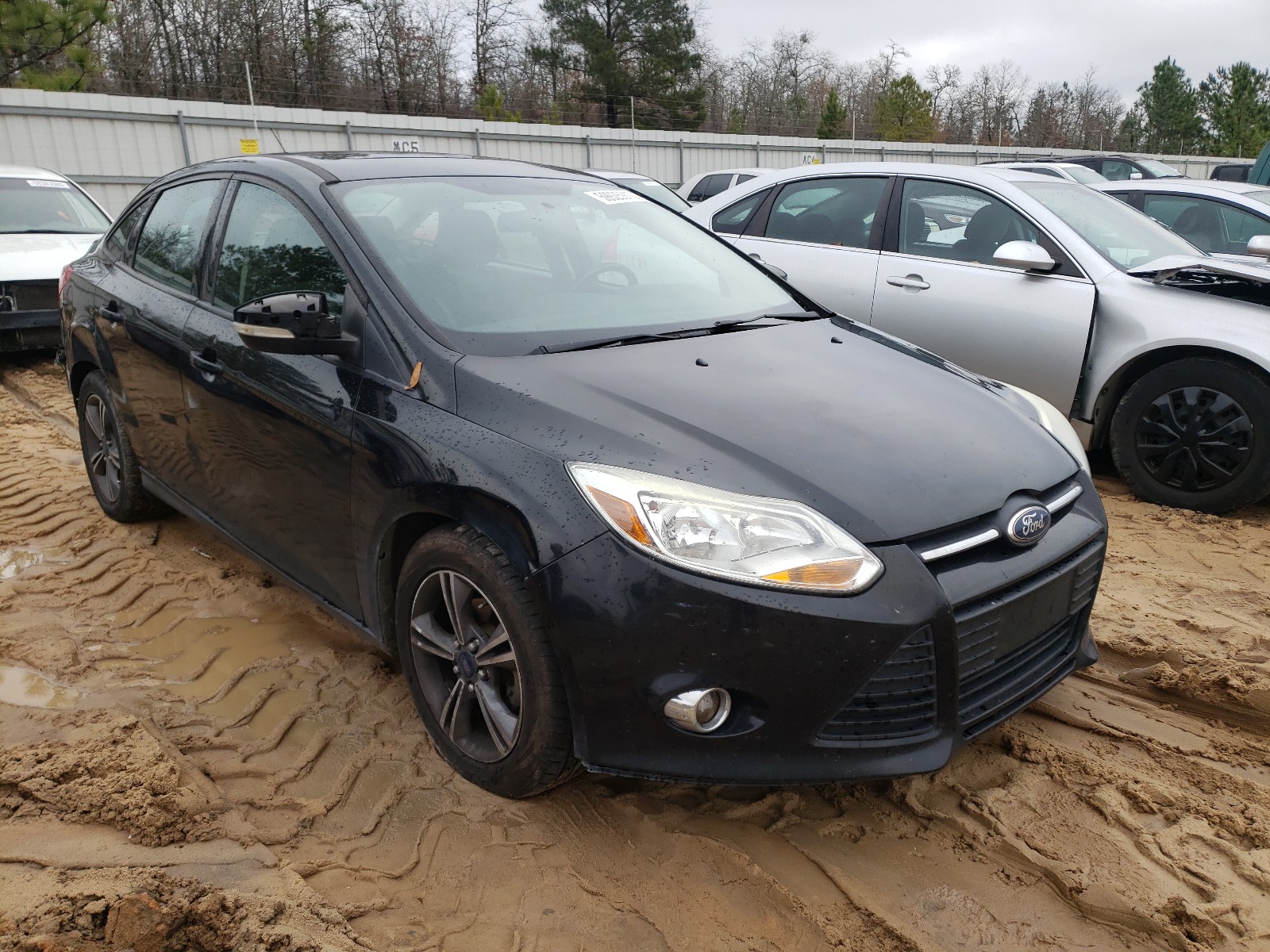 FORD FOCUS SE 2014 с VIN 1FADP3F20EL387071 - Фото с аукциона