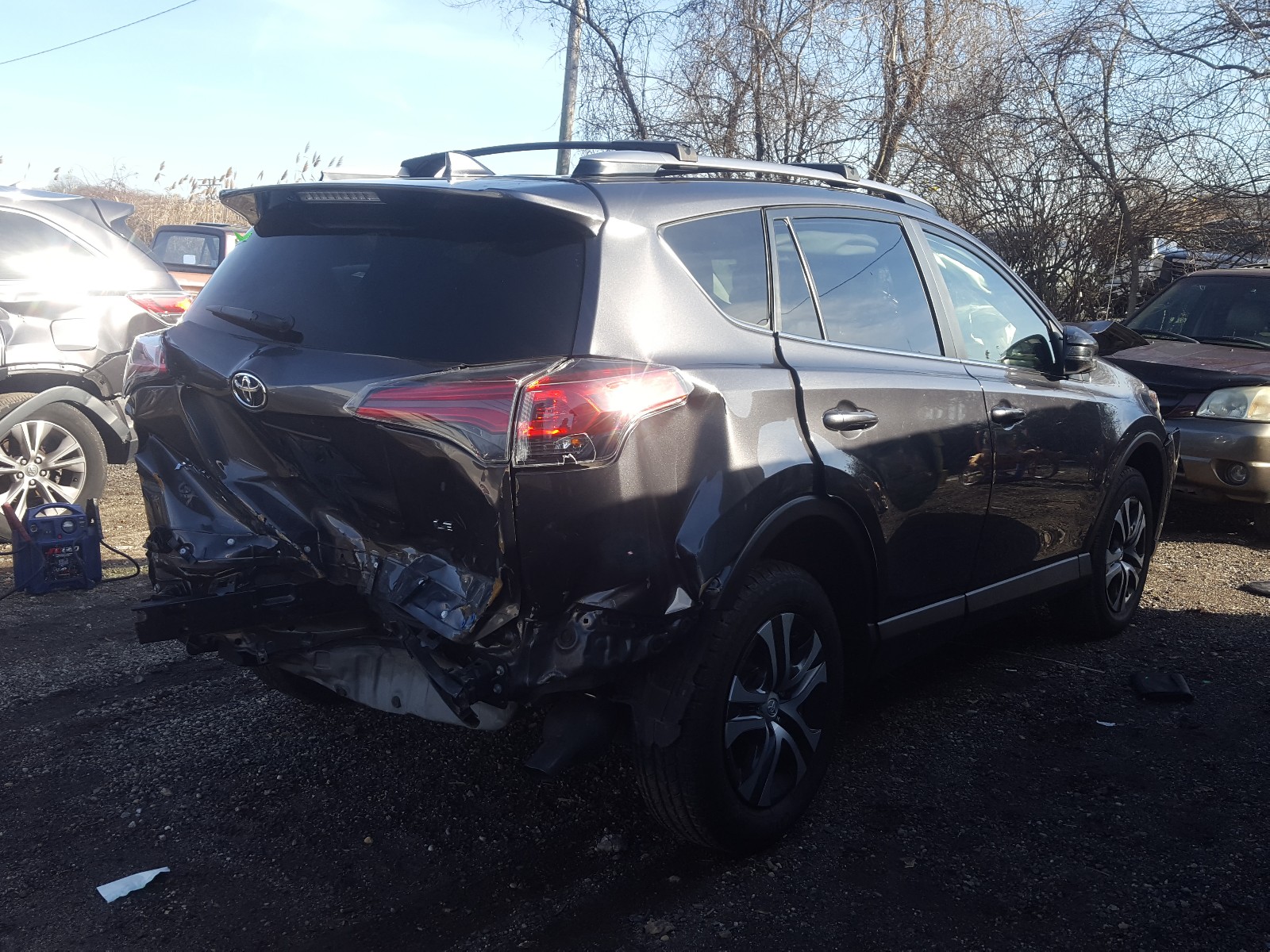 Photo 4 from auction – 2017 TOYOTA RAV4 LE with VIN JTMZFREV8HJ708002