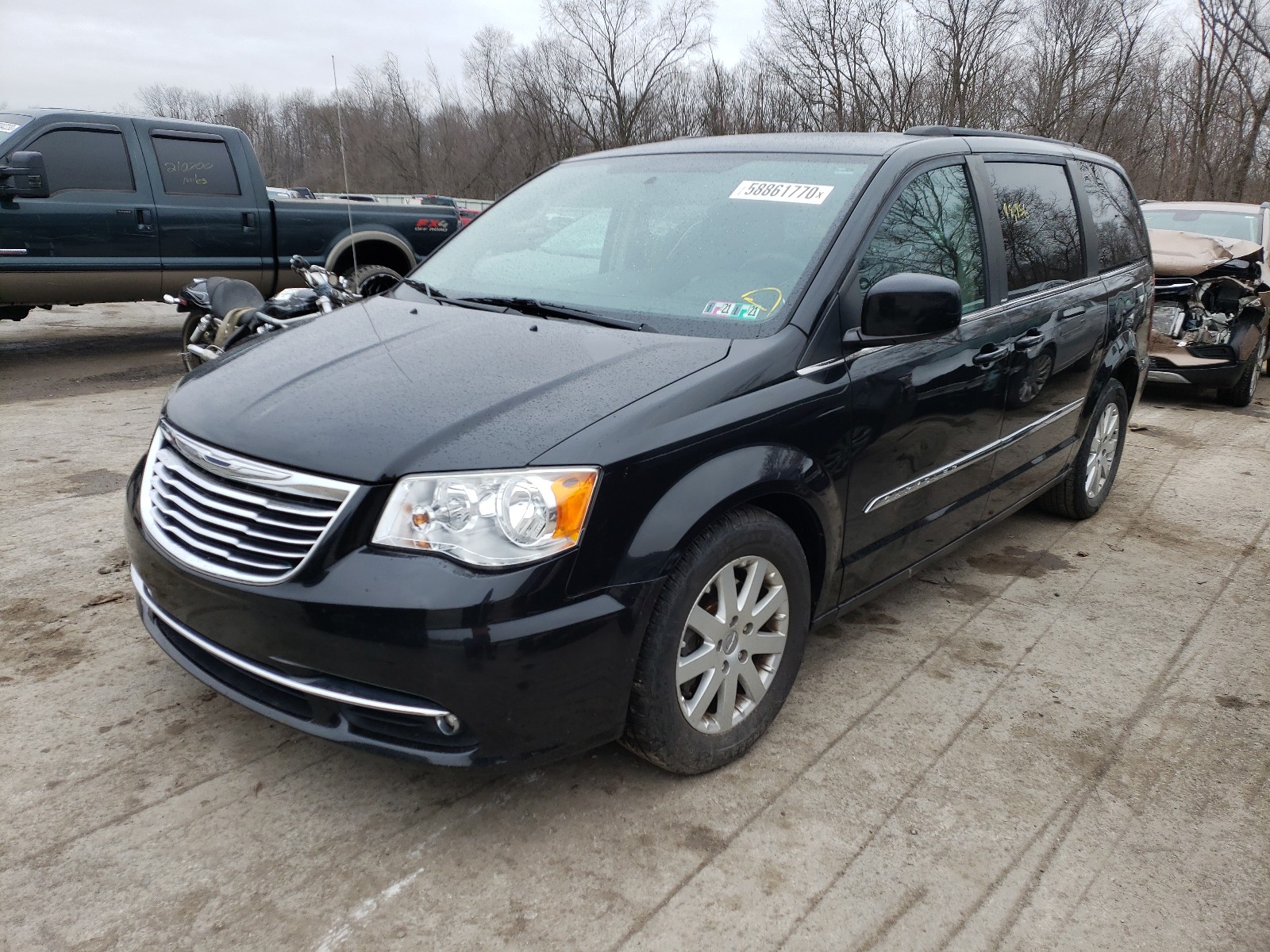 Photo 2 from auction – 2014 CHRYSLER TOWN & COU with VIN 2C4RC1BG7ER208632
