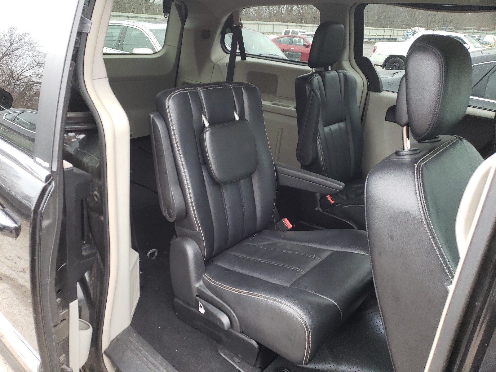 Photo 6 from auction – 2014 CHRYSLER TOWN & COU with VIN 2C4RC1BG7ER208632