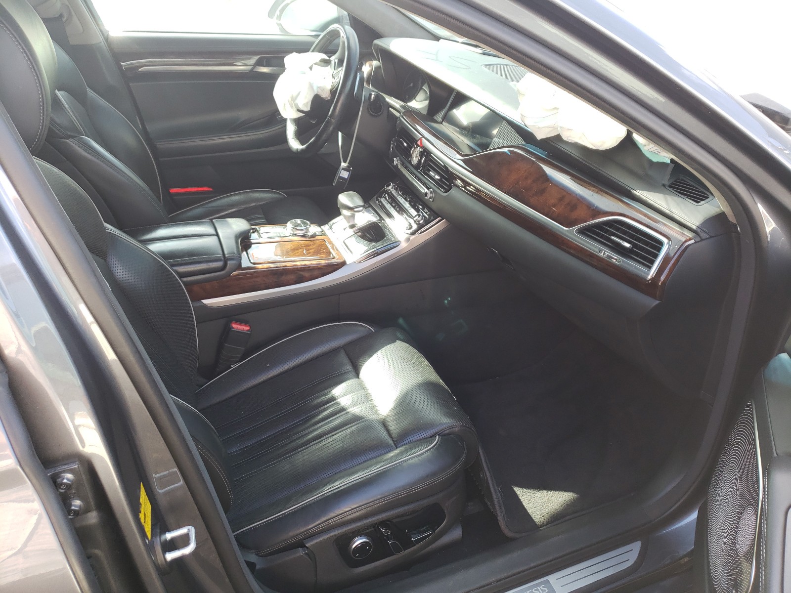 Photo 5 from auction – 2017 GENESIS G90 PREMIU with VIN KMHG34JAXHU020843