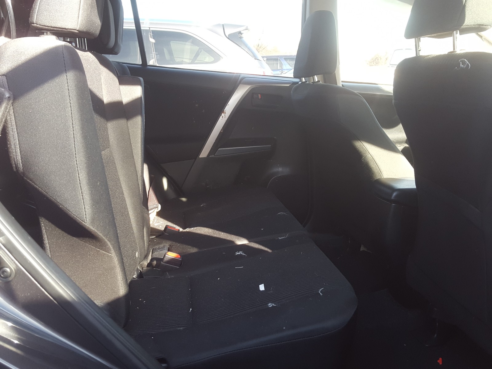 Photo 6 from auction – 2017 TOYOTA RAV4 LE with VIN JTMZFREV8HJ708002