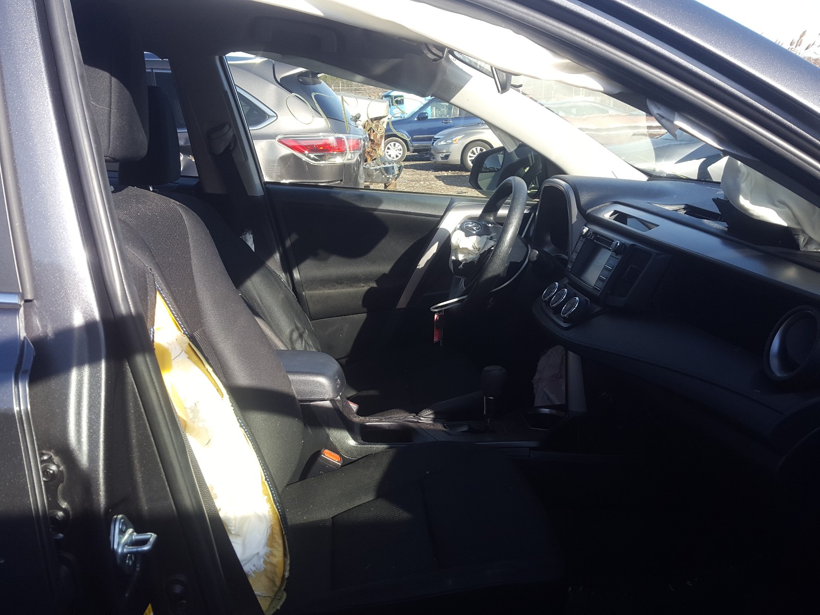Photo 5 from auction – 2017 TOYOTA RAV4 LE with VIN JTMZFREV8HJ708002